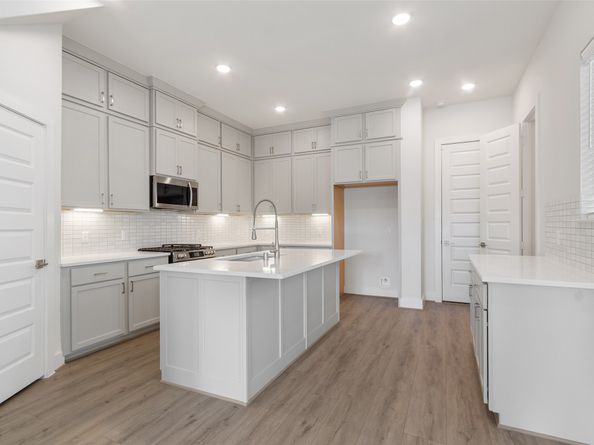 910A W 21st Street, Houston TX 77008