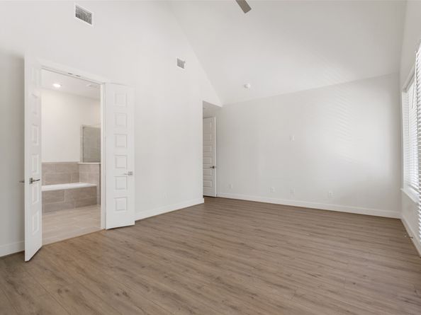 910A W 21st Street, Houston TX 77008