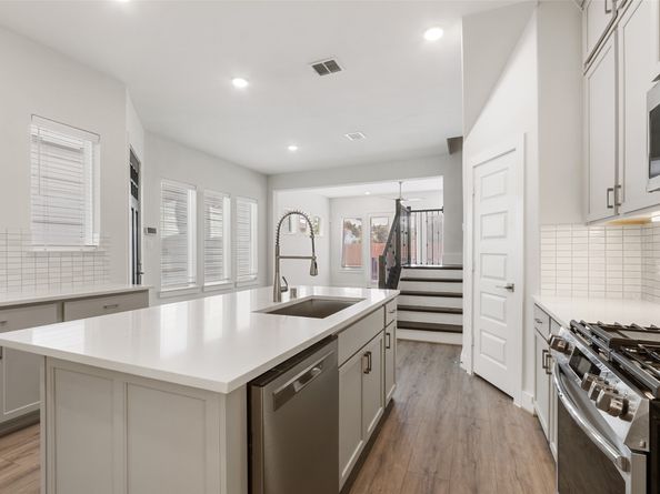 910A W 21st Street, Houston TX 77008