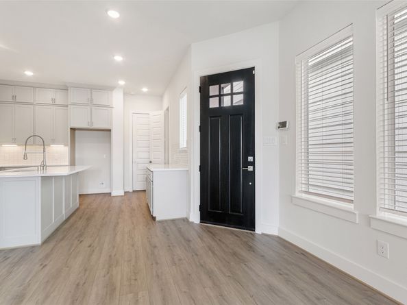 910A W 21st Street, Houston TX 77008