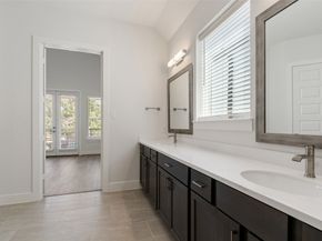 910A W 21st Street, Houston TX 77008