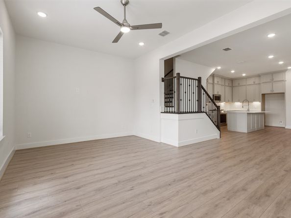 910A W 21st Street, Houston TX 77008