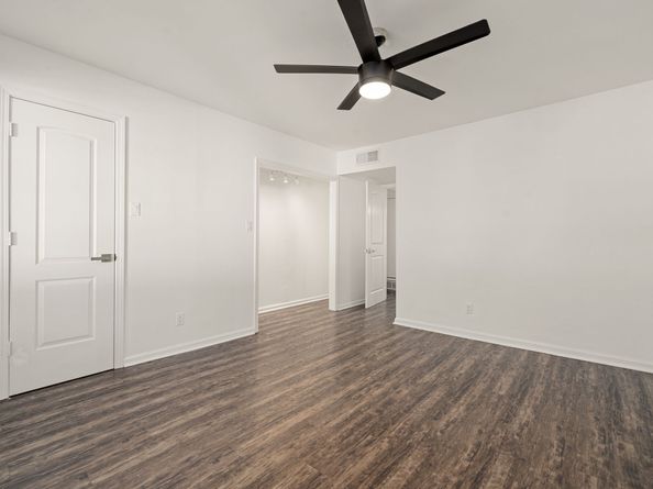 1257 E Witte Road 16, Houston TX 77055