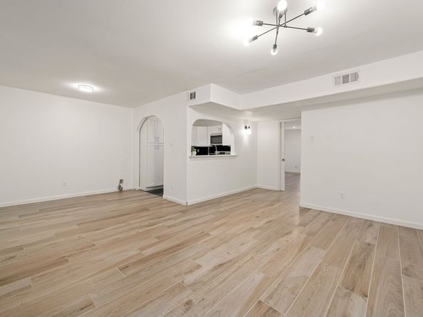 1257 E Witte Road 16, Houston TX 77055