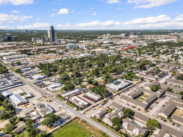 1257 E Witte Road 16, Houston TX 77055