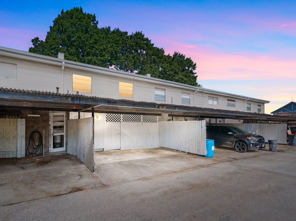 1257 E Witte Road 16, Houston TX 77055
