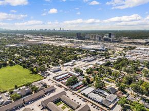 1257 E Witte Road 16, Houston TX 77055