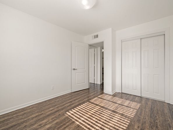 1257 E Witte Road 16, Houston TX 77055