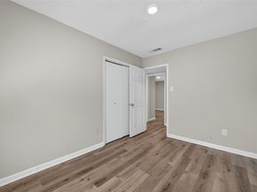 5243 Wickview Lane, Houston TX 77053