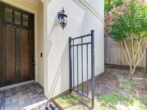 10 Hermann Park Court, Houston TX 77021