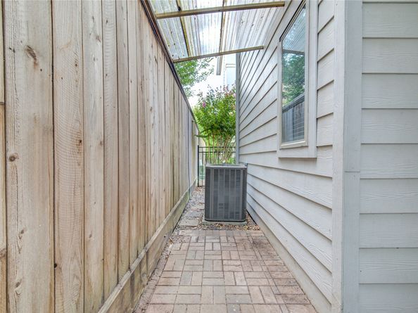 10 Hermann Park Court, Houston TX 77021