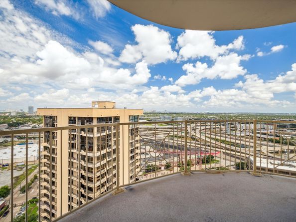 3505 Sage Road 2810, Houston TX 77056