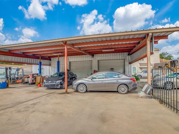6820 Winfield Road, Houston TX 77050