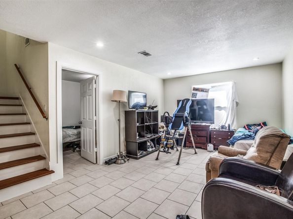 6820 Winfield Road, Houston TX 77050