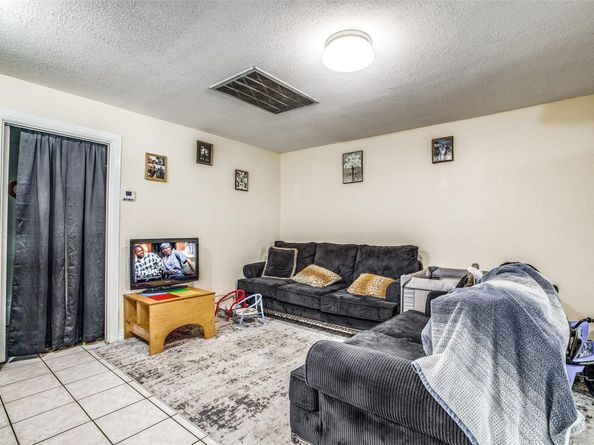 6820 Winfield Road, Houston TX 77050