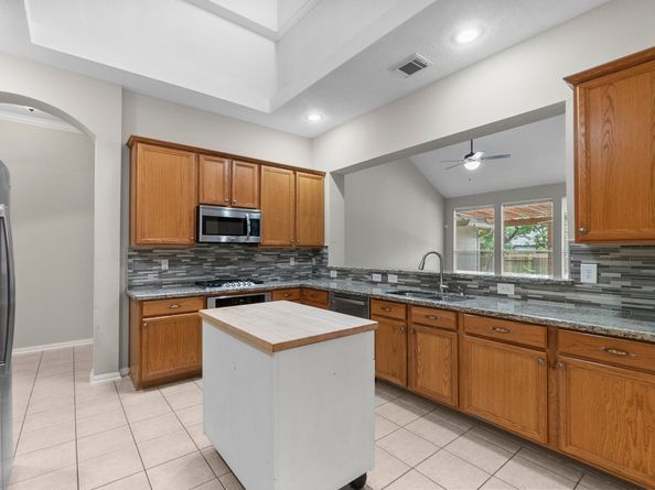 31 Trilling Bird Place, The Woodlands TX 77384