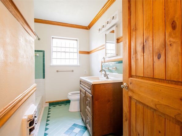 6038 Belcrest Street, Houston TX 77033