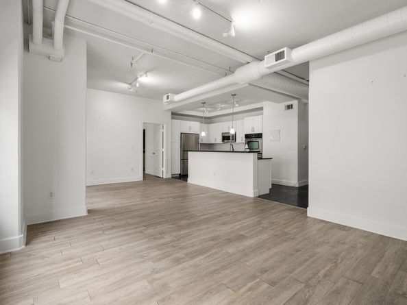 1901 Post Oak Boulevard 402, Houston TX 77056