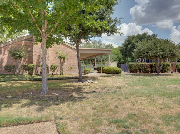 840 Threadneedle Street E 208, Houston TX 77079
