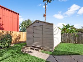 1326 Twin Falls Road, Houston TX 77088