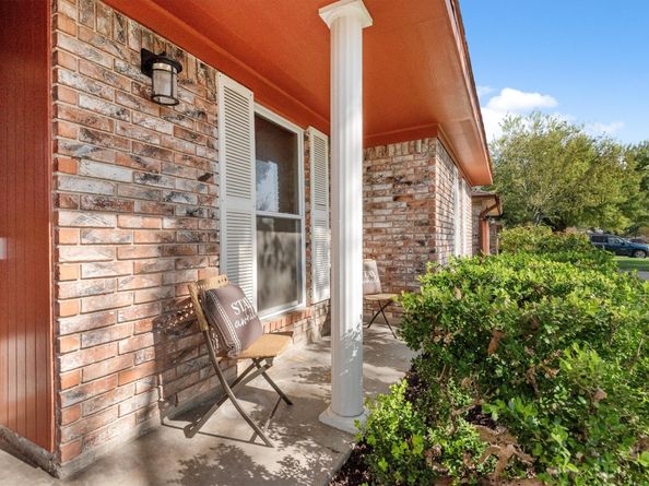 1326 Twin Falls Road, Houston TX 77088