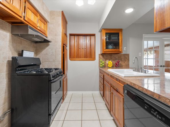 1326 Twin Falls Road, Houston TX 77088