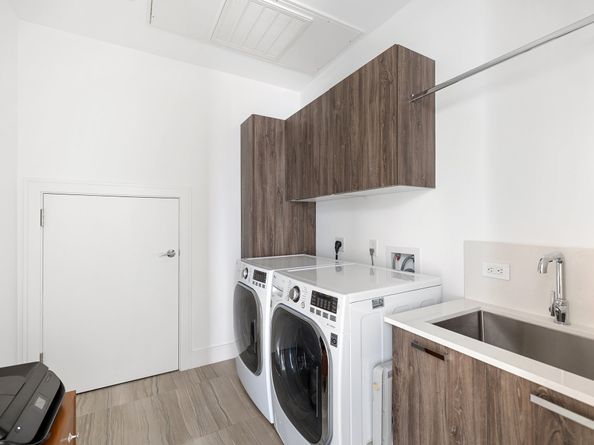5104 Caroline Street 702, Houston TX 77004