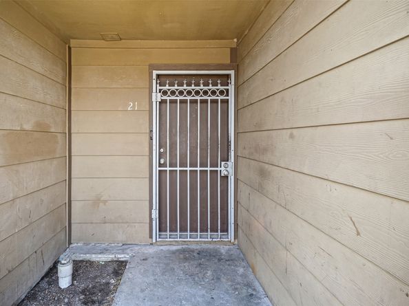 9090 S Braeswood Boulevard 21, Houston TX 77074