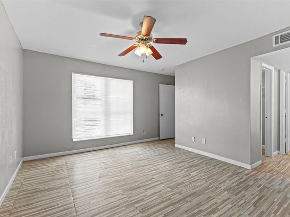 9090 S Braeswood Boulevard 21, Houston TX 77074