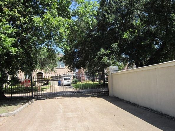 4444 Victory Drive 1311, Houston TX 77088