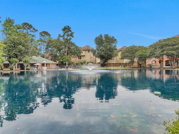 2815 Kings Crossing Drive 102, Houston TX 77345