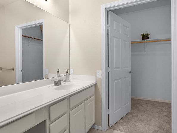 2815 Kings Crossing Drive 102, Houston TX 77345