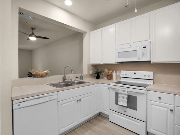 2815 Kings Crossing Drive 102, Houston TX 77345