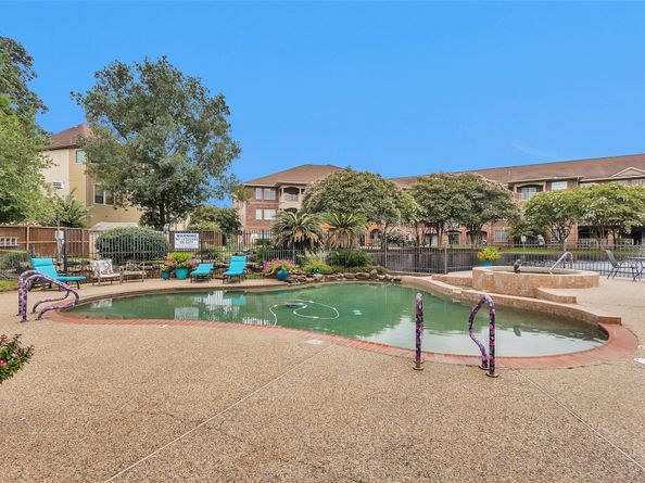 2815 Kings Crossing Drive 102, Houston TX 77345