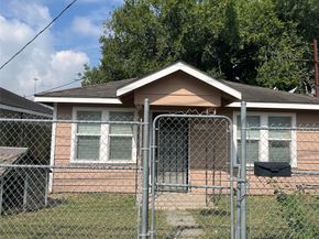 2705 Brewster Street, Houston TX 77026
