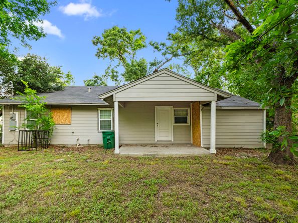 5835 Southseas Street, Houston TX 77033