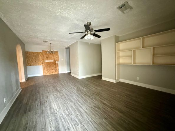 5835 Southseas Street, Houston TX 77033