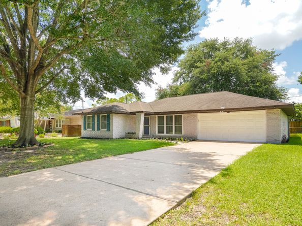 4811 Stillbrooke Drive, Houston TX 77035