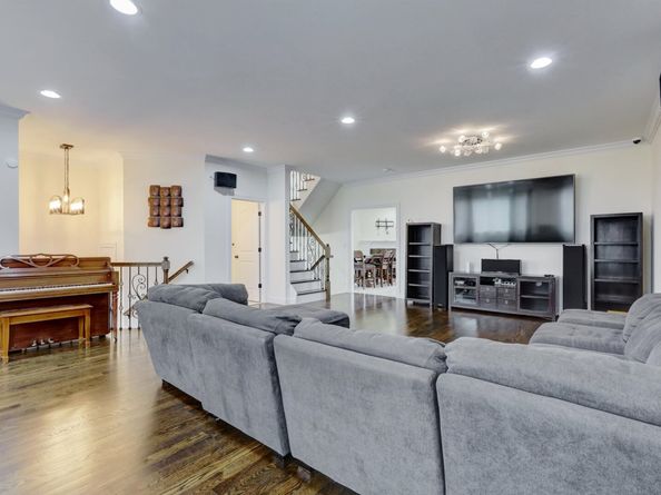 2 Jacobs Landing Way, Secaucus NJ 07094