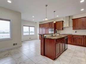 2 Jacobs Landing Way, Secaucus NJ 07094