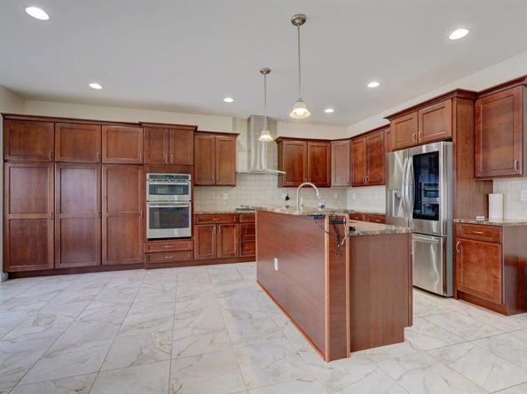2 Jacobs Landing Way, Secaucus NJ 07094