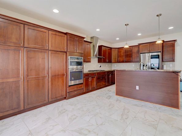 2 Jacobs Landing Way, Secaucus NJ 07094
