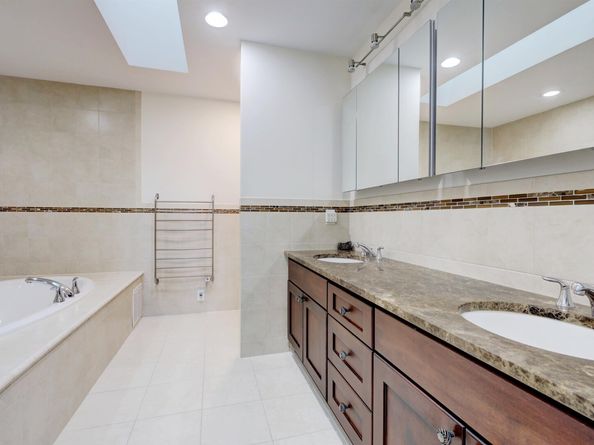 2 Jacobs Landing Way, Secaucus NJ 07094