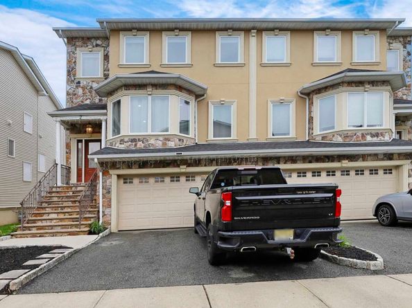 2 Jacobs Landing Way, Secaucus NJ 07094