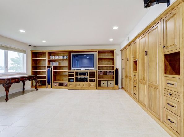 2 Jacobs Landing Way, Secaucus NJ 07094