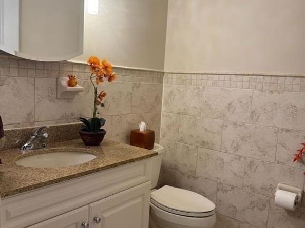 385A Roosevelt St, Fairview NJ 07022