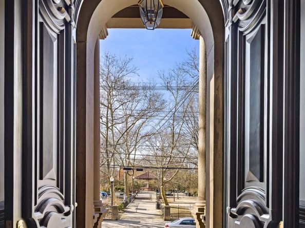 266 Barrow St, Jersey City NJ 07302