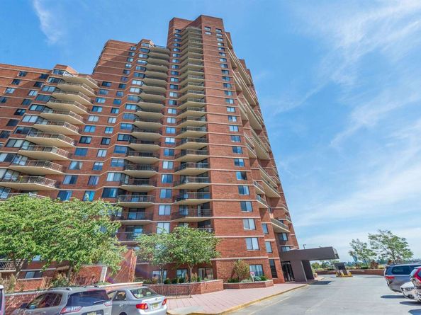 625 Harmon Cove Tower 625, Secaucus NJ 07094