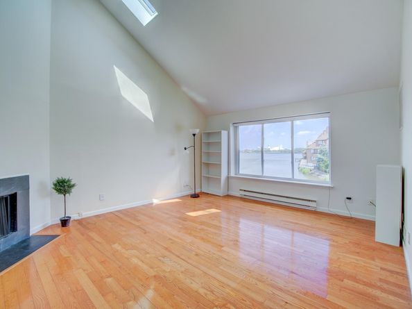 128 Sandpiper Key 128, Secaucus NJ 07094