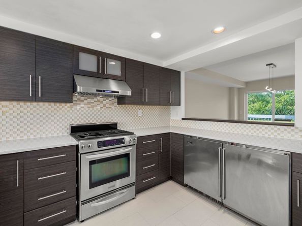 312 Franklin Ct, Edgewater NJ 07020